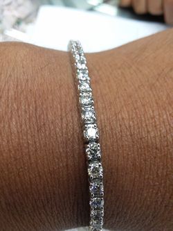 14k White Gold Tennis Bracelet 8grams 8.50ct vs diamonds