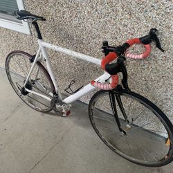 Specialized Allez Road bike Shimano 105 Groupset, Mavic kysrium Wheels. Prologo saddle