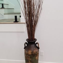 Vase and dry decorative branches - Jarron y decoración