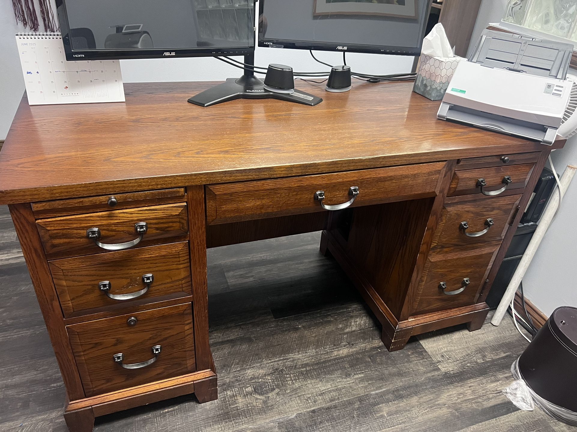 Solid Wood Executive Desk – Vintage Craftsman Style