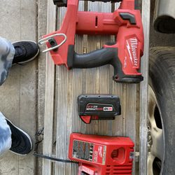 Milwaukee Staple Gun