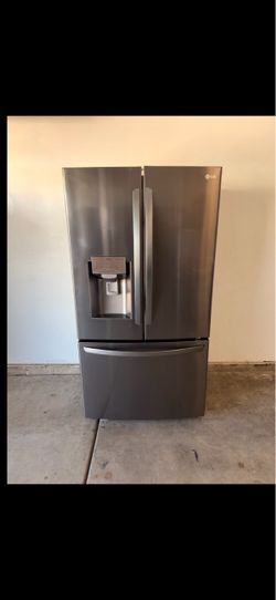Refrigerator Black Stainless 60 Day Warranty