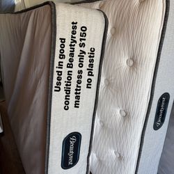 Full Size Cada Colchon  La Foto Muestra 2 Colchones $150 Pickup Today 