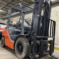 2019 PNEUMATIC TOYOTA M8 forklift for sale 