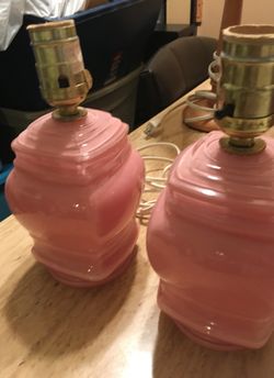 2 pink lamps