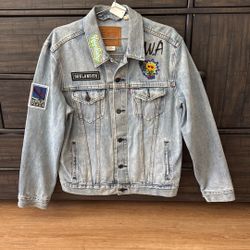 Levi’s Denim Jean Jacket w/ Patches