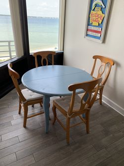 Kitchenette table with four chairs