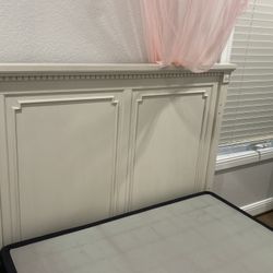 Pottery Barn Girls Full Bed 