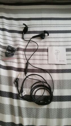Sport earbuds with mic.