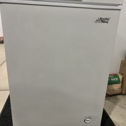 Arctic King 3.5 CU Chest Freezer (white)
