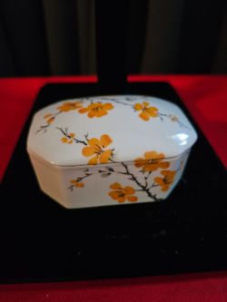 Vintage Porcelain Trinket Box
