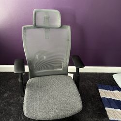 Ergonomic Office Chair with Headrest & Leg Rest – Great Condition