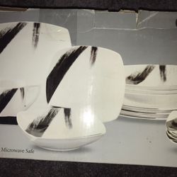 Coventry 16 pc dinnerware set Bristle collection white black new