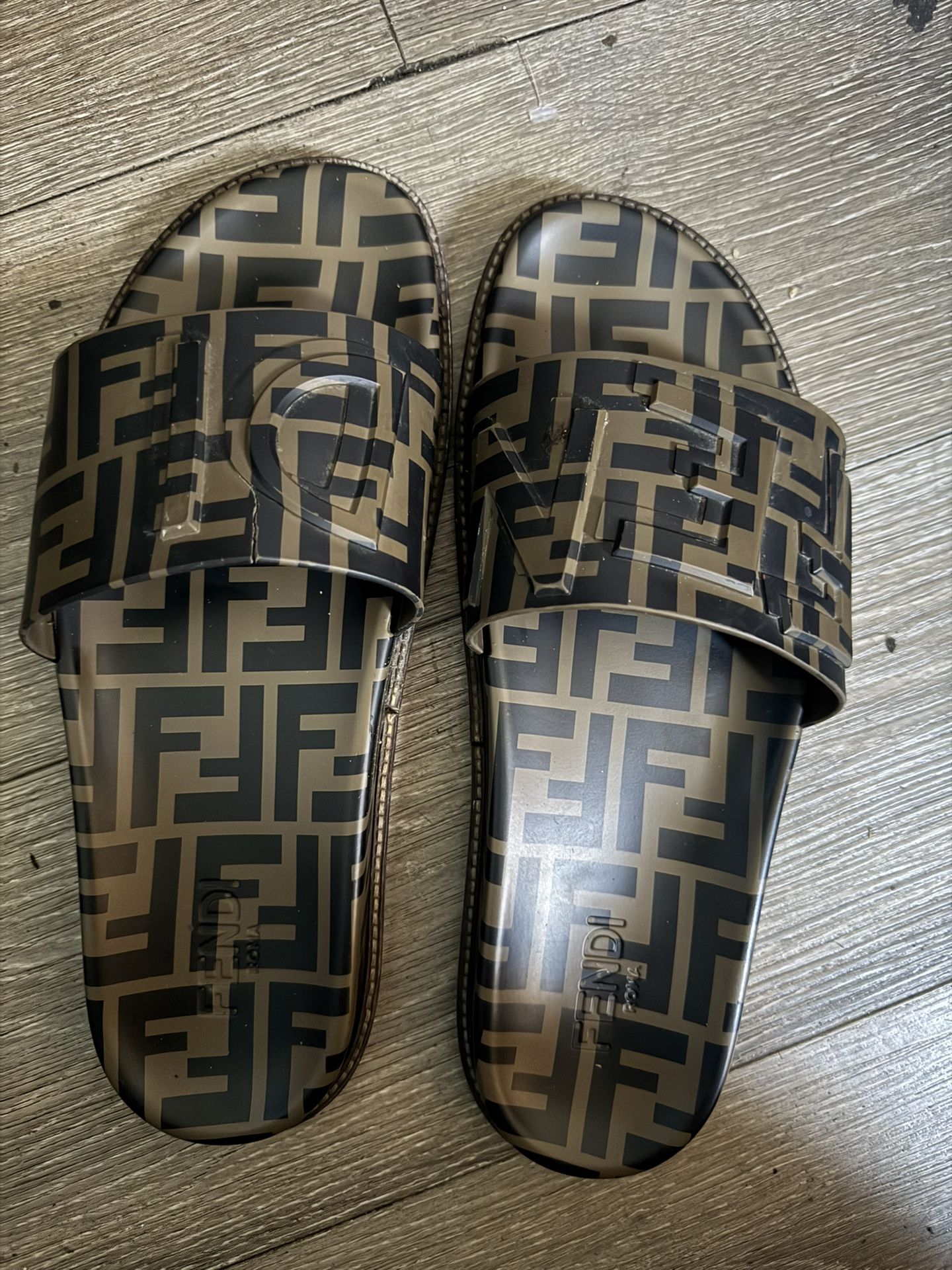 Fendi Slides Size 12