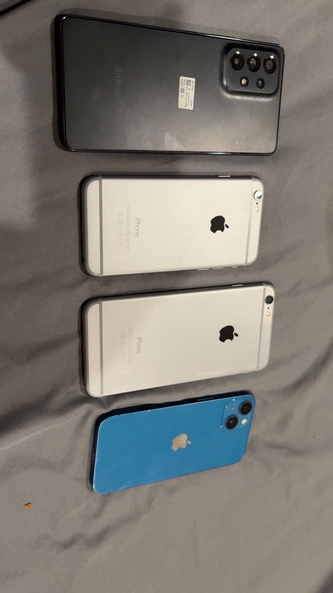 3 Iphone & 1 Android