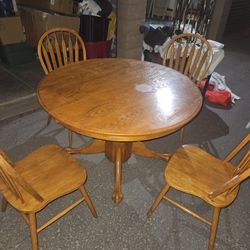 5pc Dining Set In Perfect Condition 