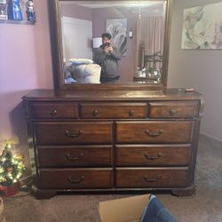 Dresser With mirror 50 bucks