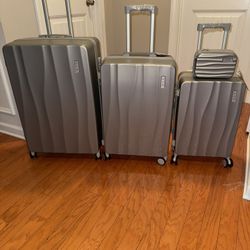 4 Pc Luggage Set - BRAND NEW