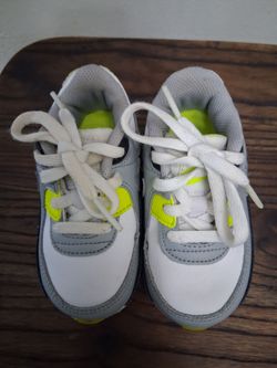 Kids Nike tennis shoe
