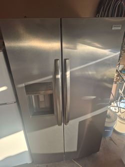 Frigidaire Gallery Stainless Steel Side-by-Side Refrigerator