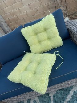 2 patio chair cushions