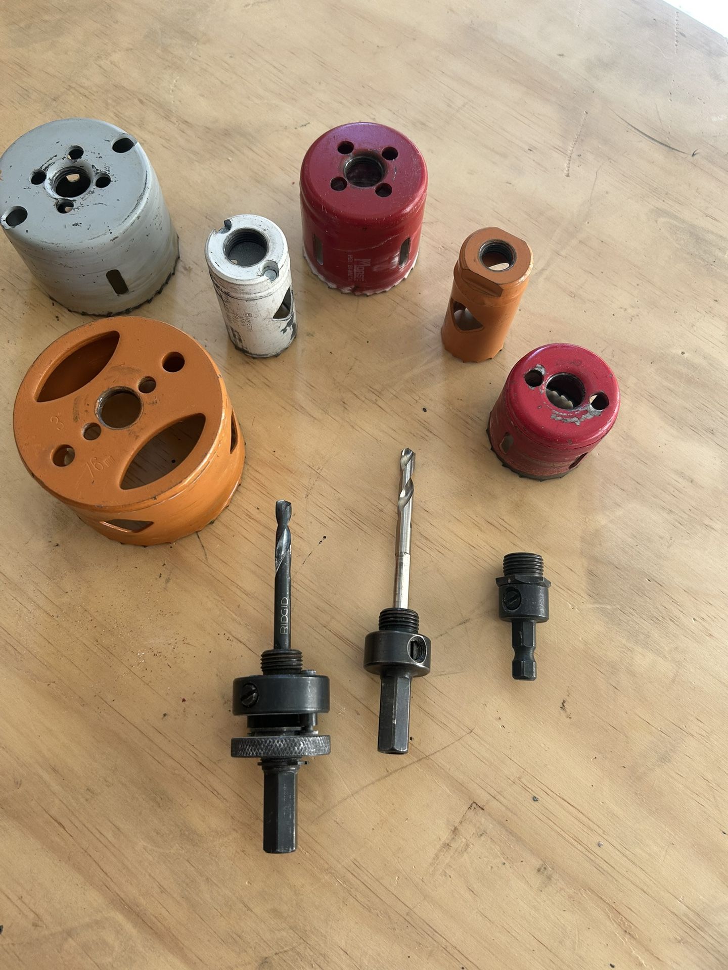 6 Hole Saws + 3 Arbors