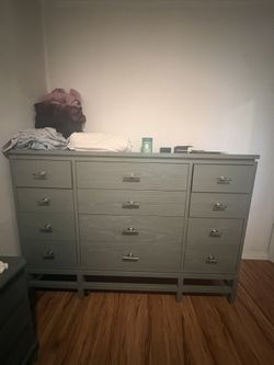 Large Wood Dresser With 2 Matching Nightstands- Pick Up In Beachwood Canyon