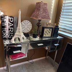 Modern Mirrored Console / Dresser