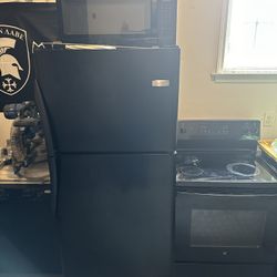 Stove, Refrigerator And Microwave 