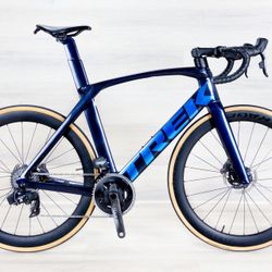 Trek Madone SL7 Gen 6 Road Bike, Size - 58, Carbon aero road bike with carbon wheels