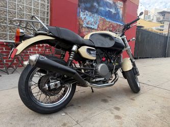 GT1000DS  Ducati 2000 low miles