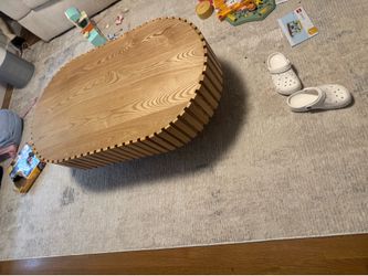 new chair 100$ coffee table 100$