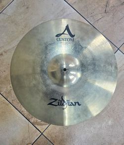 Zildjian a custom fast crash 18 drum cymbal  ! $220 or best offer !