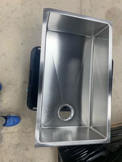 New KRAUS Stainless Steel 33 in 16 Gauge Undermount Sink
