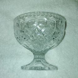 Glass Pedestal Goblet Compote/Candy Dish. Pressed Glass Footed Dish.

4" tall
4¼" diameter
