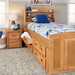 Brown Wood FULL Bedroom Set. 
