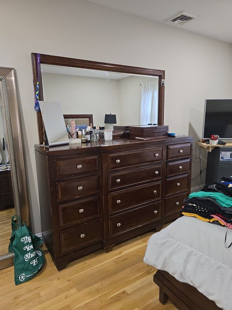 Dresser W Attached Mirror And 1 Night Table 