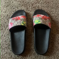 Women’s Sandals 