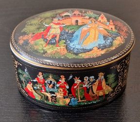VINTAGE PALEKH PORCELAIN KEEPSAKE BOX - THE TALE OF TSAR SALTAN - MADE IN USSR
