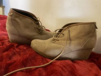 Woman’s Tan Wedges Size 9