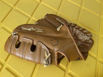 Softball/ Baseball Gloves 