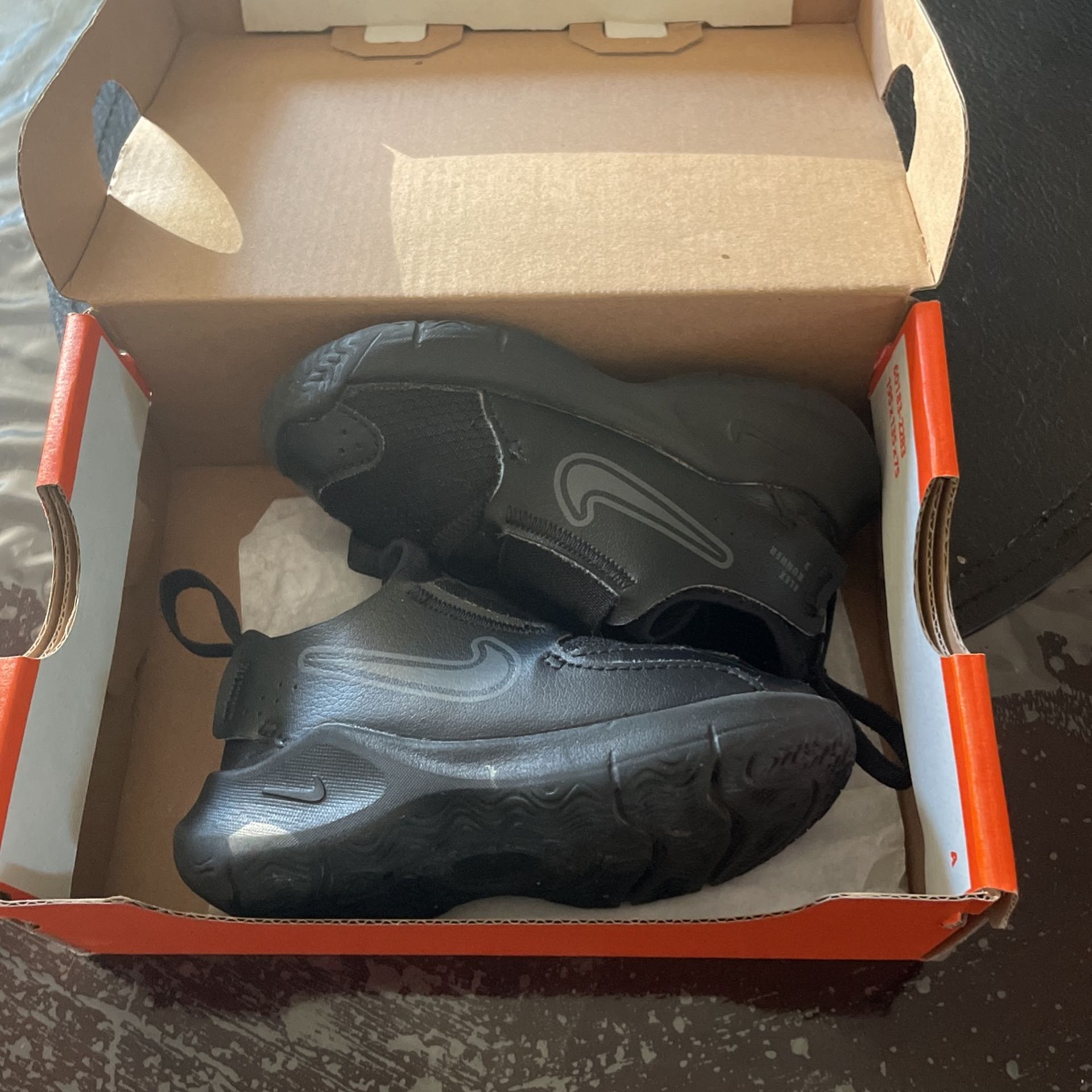 Black Nike 6c