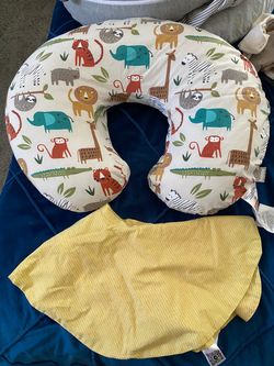 Nursing Pillow 📍Hesperia, Main St x 3rd Ave📍