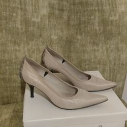 Tahari Light Beige Highz Heels 7.5