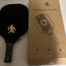  Pickleball paddle with cover   
