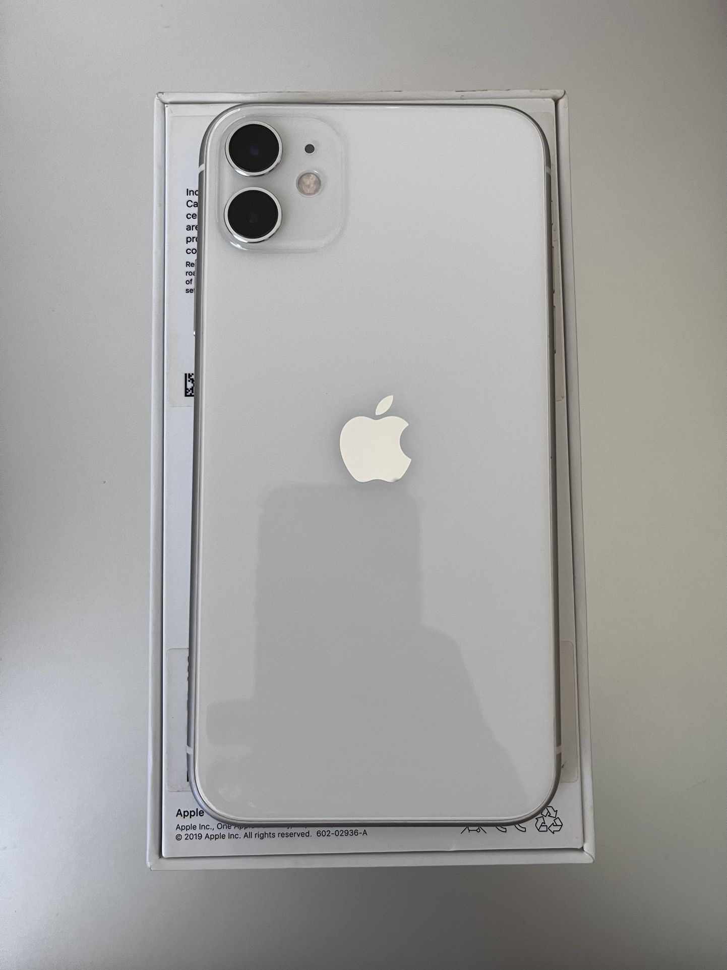 Iphoñe 11 64G WHITE ANY CARRIÈR