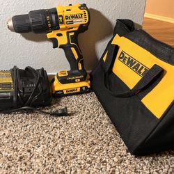 Dewalt 20vmax Brushless Hammer Drill Dcd778, With Battery, Bag, And Charger
