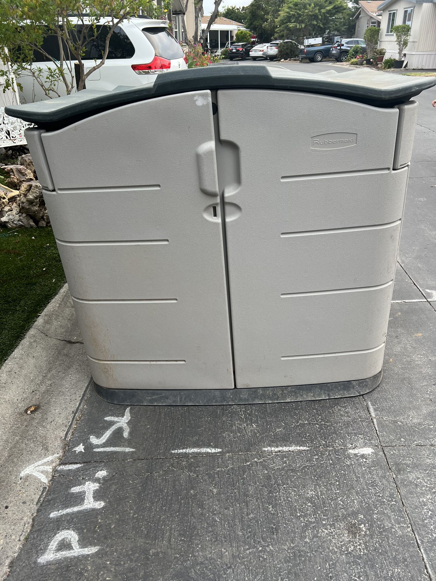 Rubbermaid Outdoor Storage Cabinet for Sale in Escondido, CA - OfferUp