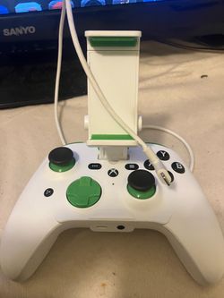 iPhone lighting port cloud Xbox gaming controller
