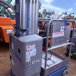 2016 Genie GR20 Personnel Lift 